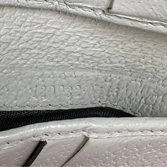 Gucci Bifold Monogram Wallet - Picture 9 of 12